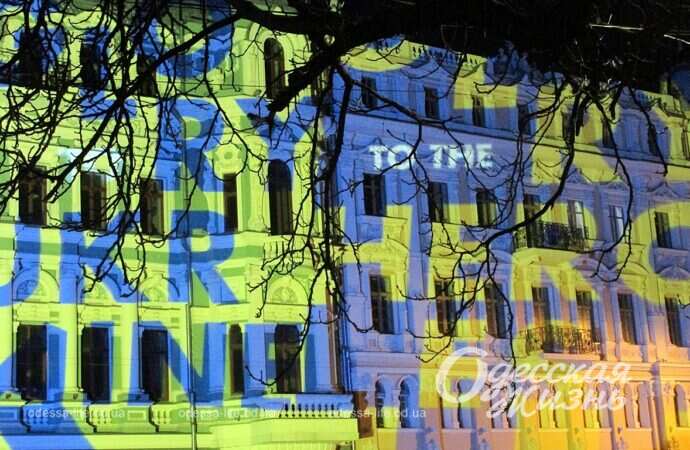 подсвеченный Дом Руссова