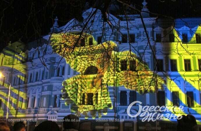 подсвеченный Дом Руссова