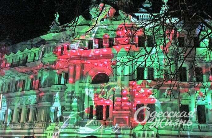 подсвеченный Дом Руссова