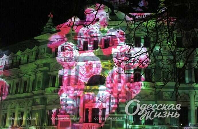 подсвеченный Дом Руссова