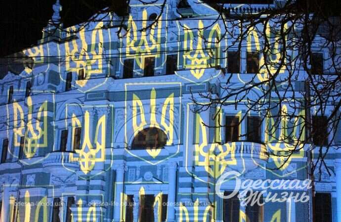 подсвеченный Дом Руссова