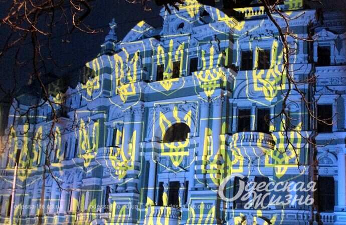 подсвеченный Дом Руссова