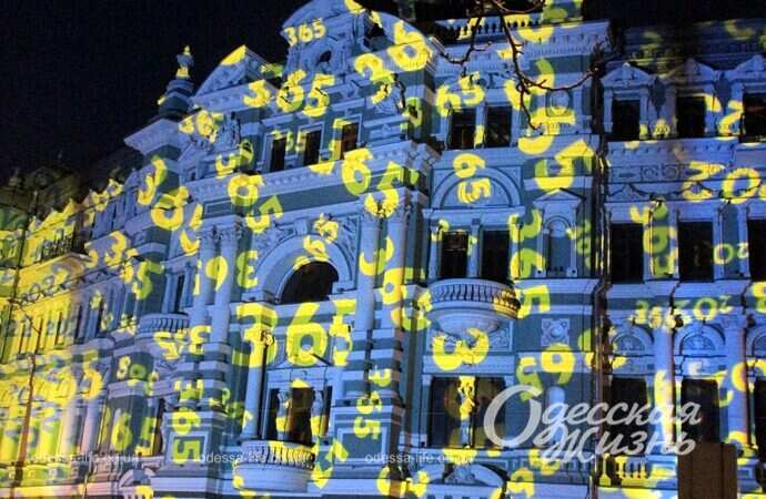 подсвеченный Дом Руссова