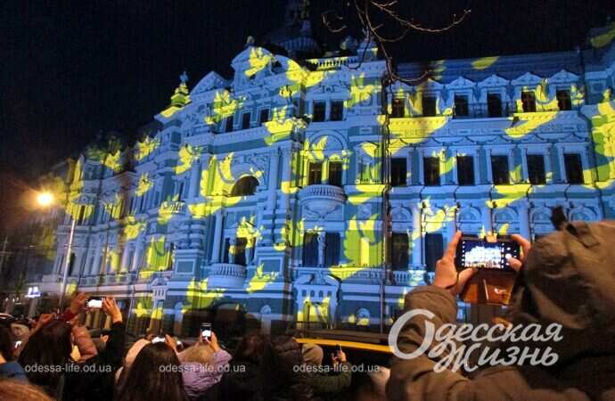 подсвеченный Дом Руссова