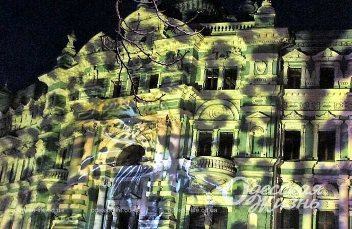 подсвеченный Дом Руссова