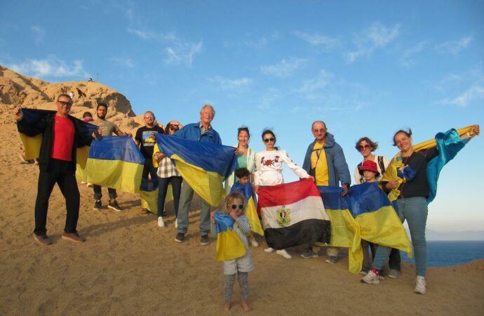В горах Египта тайно развернули украинские флаги: за поддержку Украины там депортируют