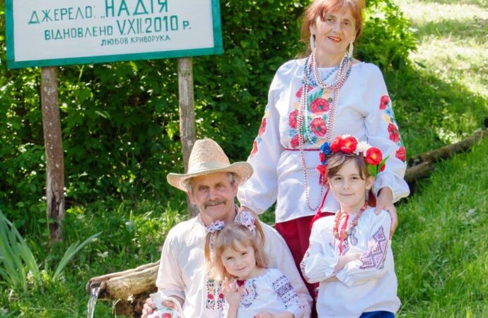 Сергей Криворука с женой и дочками