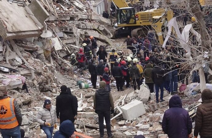 Потужний землетрус у Туреччині: що відомо? (Фото, відео)