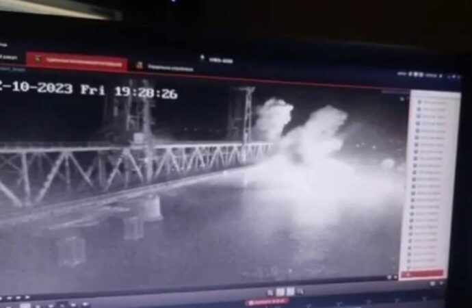 Росія атакувала міст на Одещині морським безпілотником (відео)