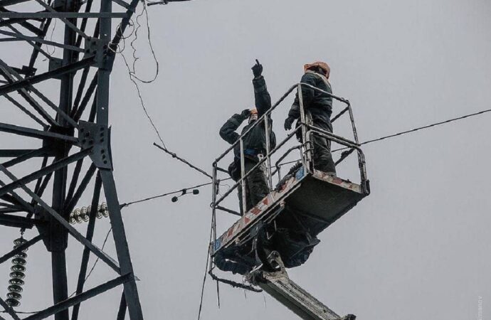 Понад 100 аварій сталося в Одесі під час перепідключення ліній електропередач