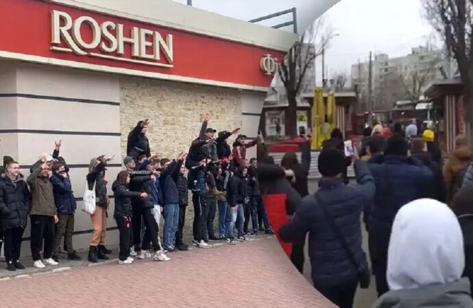 К одесским подросткам пришло новое увлечение – массовые драки у торговых центров