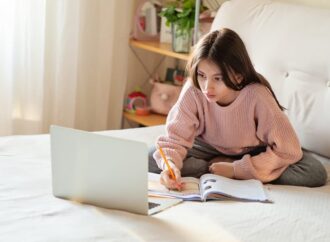 Ноутбук для ребенка: как не навредить зрению