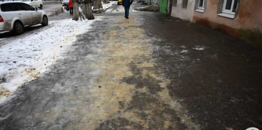 Коммунальная Одесса: дыры в асфальте не латают, а снег почти не посыпают