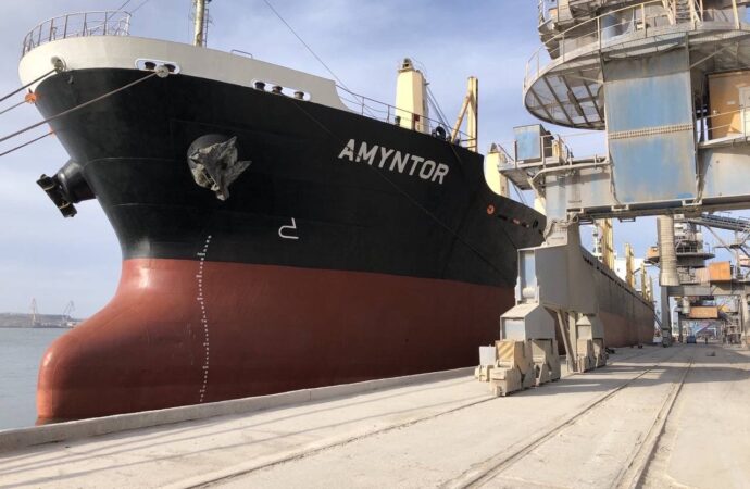 Число кораблів для експорту зерна з одеських портів поменшало: причини