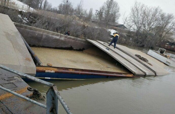 На Одещині затонуло іноземне судно (фото, відео)