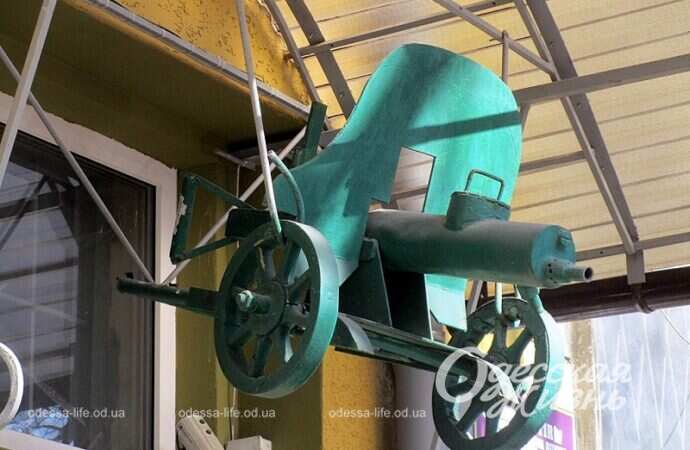 Арт-объект пулемет