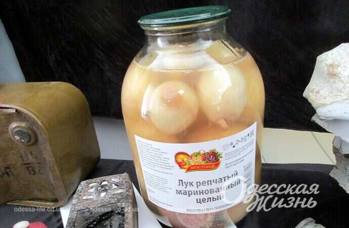 Банка с луком