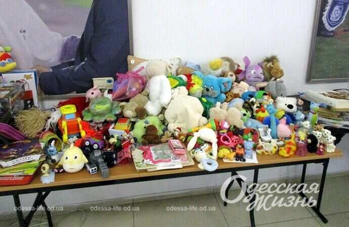 Благотворительная ярмарка, игрушки