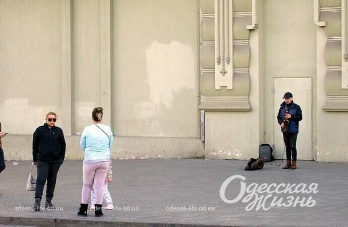 Уличный музыкант на Дерибасовской