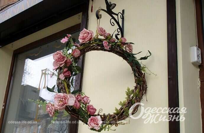 Цветы у кафе