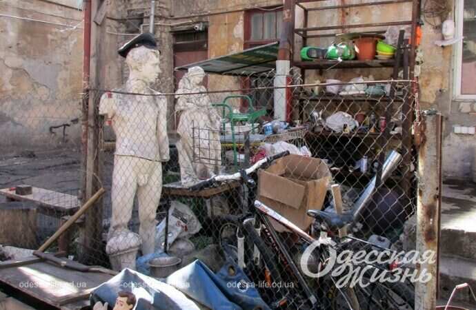 Одесский арт-дворовик, скульптуры