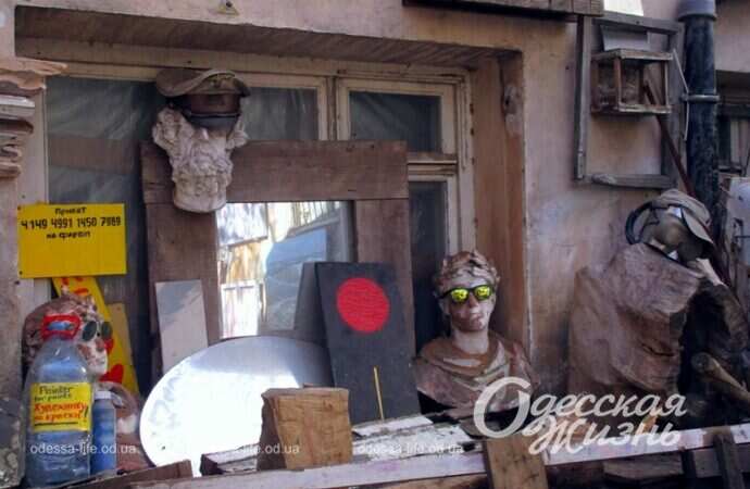 Одесский арт-дворовик, бюст