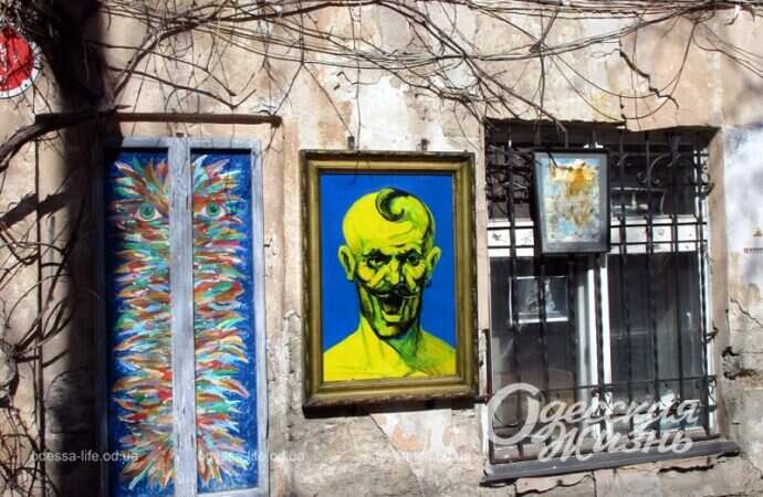 Одесский арт-дворовик, картины