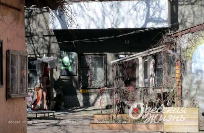 Одесский арт-дворовик, балкон