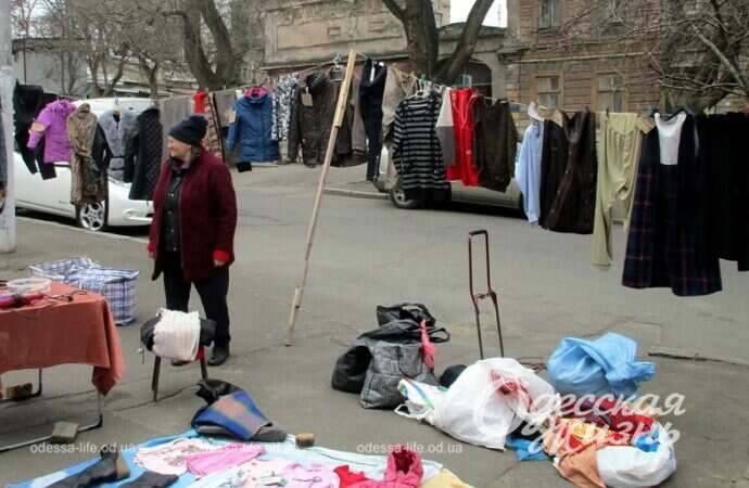 Продавец и ее товар