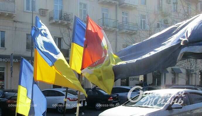 Соборная площадь, флаги