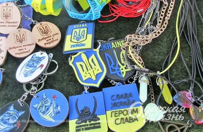 Торговля одесскими сувенирами