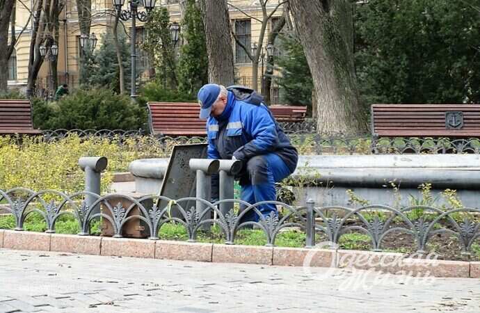 Одесский коммунальщик в Горсаду
