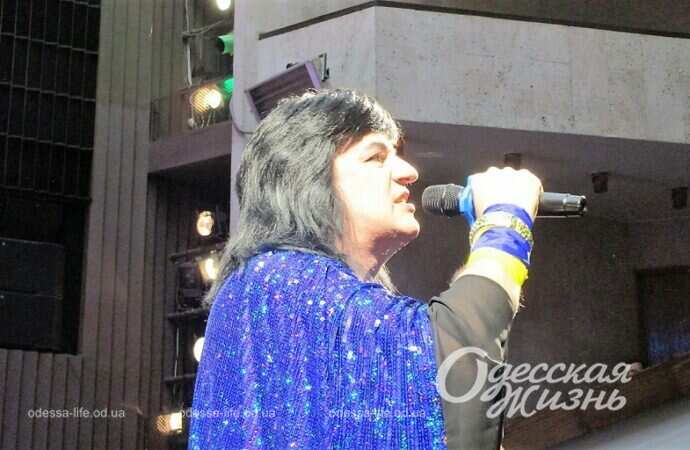 Поет Владимир Кондратьев