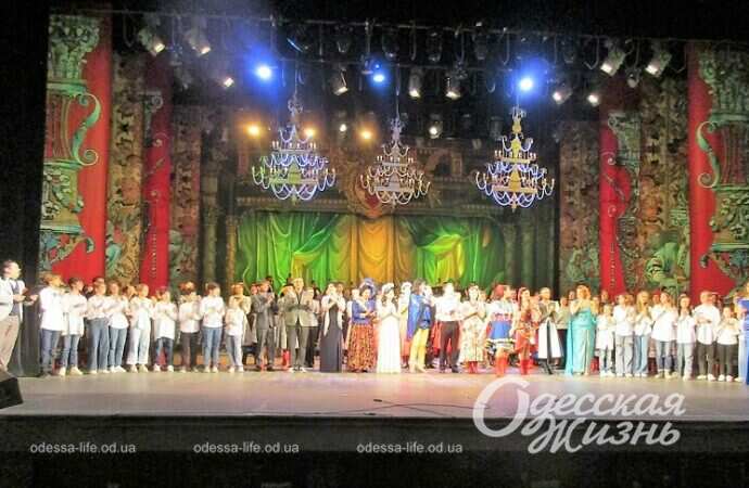 Праздничный концерт, Музкомедия