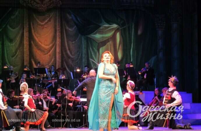 Концерт ко Дню театра, Музкомедия