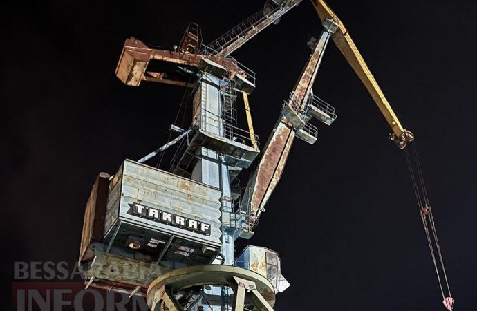 Одесская область: в Килие сняли с 15-метровой высоты умершего крановщика