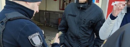 Одесит представлявся поліцейським і «кошмарив» продавця повітряних кульок (відео)