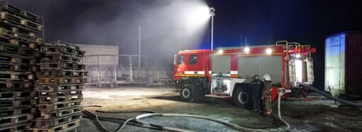 Масштабный пожар в Белгороде-Днестровском: пылающий склад тушили 3 часа (фото, видео)