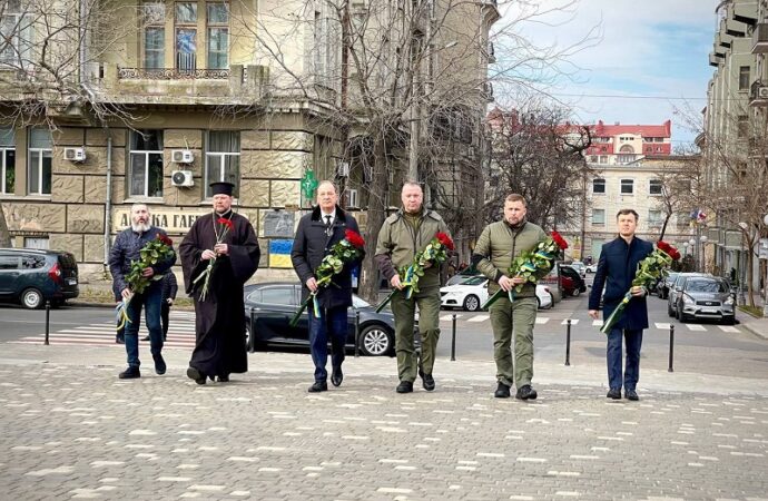 Церемония возложения цветов