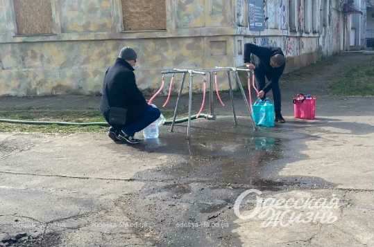 раздача питьевой воды в Николаеве