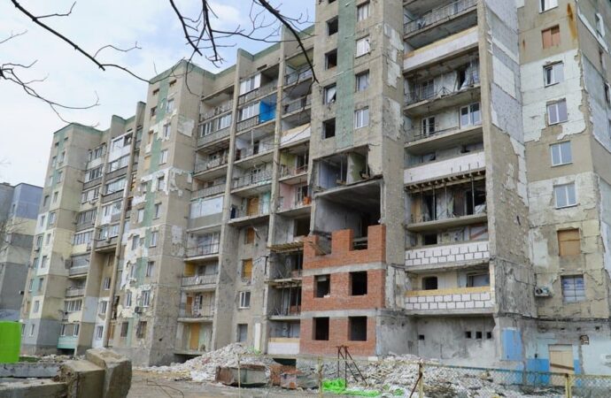 Як ремонтують висотку у Сергіївці: Марченко в шоці, а чиновників поселять у дворі