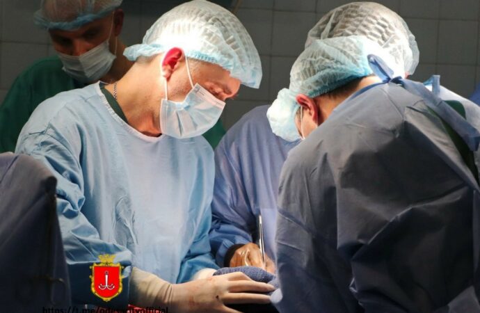 хирург за работой