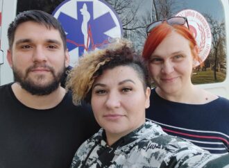 Волонтери з Одеси врятували жінку, яка підірвалася на міні