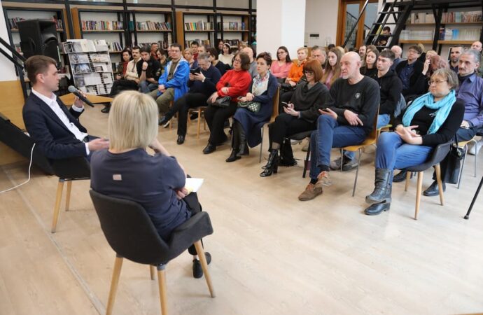 встреча с Александром Коваленко в библиотеке Грушевского (1)