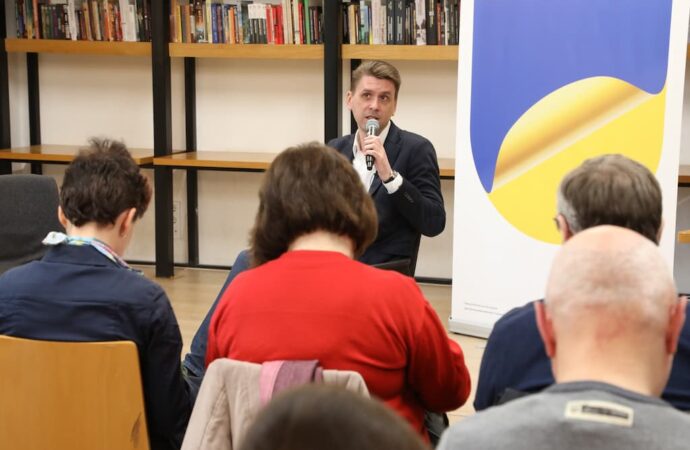 встреча с Александром Коваленко в библиотеке Грушевского (2)