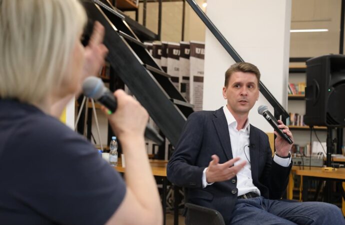 встреча с Александром Коваленко в библиотеке Грушевского (3)