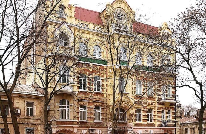 Где в Одессе находится здание из архитектурной мешанины