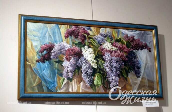 картина на выставке