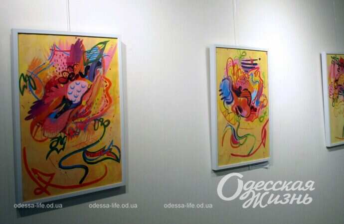 картина на выставке