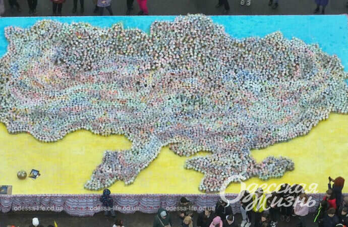 В Одесской области сделали самую большую паску для ВСУ (фото)